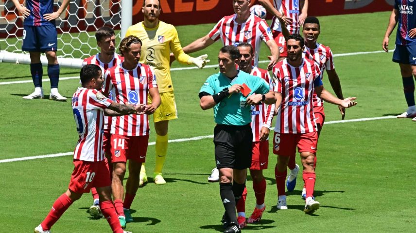 Atlético de Madrid teve seis jogadores punidos com cartão na estreia no Mundial (Foto: Frederic J. Brown / AFP)