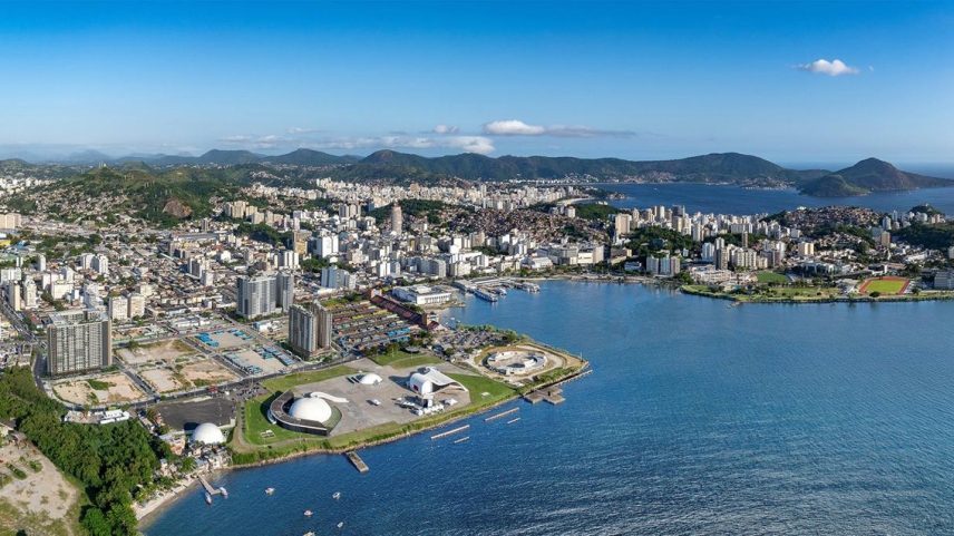 Centro de Niterói visto de cima: obras de requalificação e empreendimentos na frente marítima são atrativos (Foto: Divulgação)