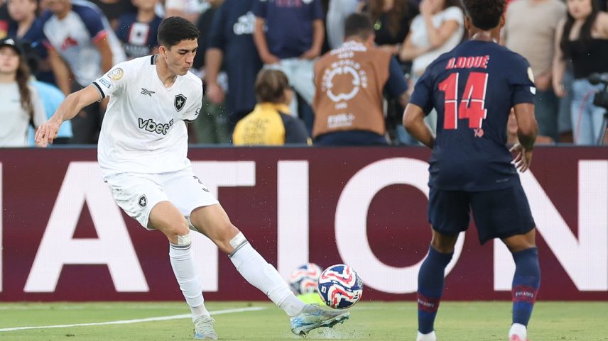 Jair tem se destacado pelo Botafogo durante a Copa do Mundo de Clubes (Foto: Vítor Silva)