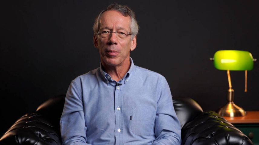 Candido Bracher participa de gravação para a CasaFolha, no estúdio da TV Folha, em São Paulo (Foto: Dirceu Neto/Folhapress)