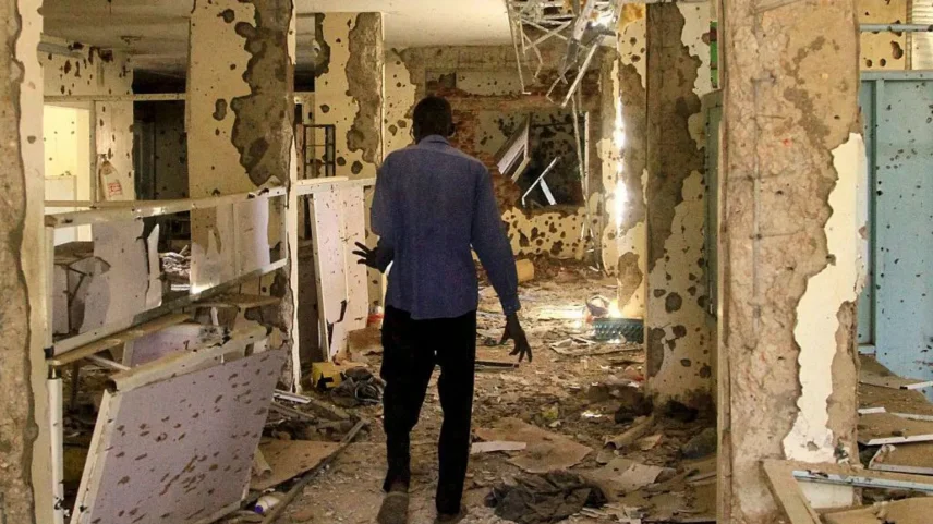 Muitos hospitais no Sudão - como este na capital - foram destruídos pela guerra (Foto: AFP via Getty Images)