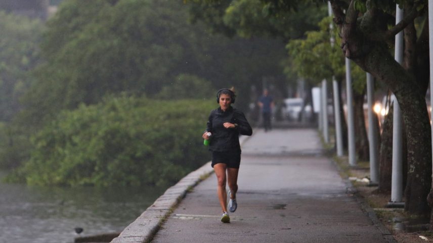 Frio muda paisagem em boa parte do país e faz brasileiros tirarem agasalho do armário com o início do inverno (Foto: Lucas Tavares / Agência O Globo)