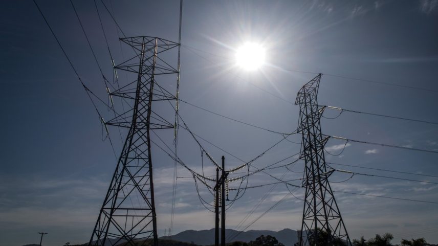 Energia pode ficar mais cara se vetos forem derrubados (Foto: Brenno Carvalho / Agência O Globo)