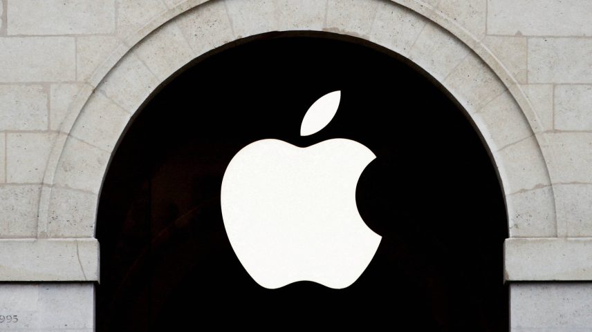 Logo da Apple em loja da marca em Paris (Foto: Gonzalo Fuentes/Reuters)