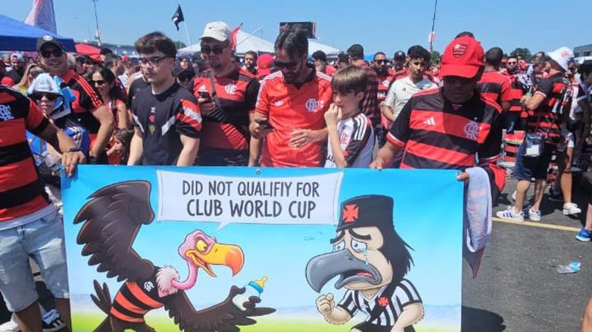 Torcida do Flamengo provoca o Vasco antes de duelo com o Chelsea (Foto: Diogo Dantas)