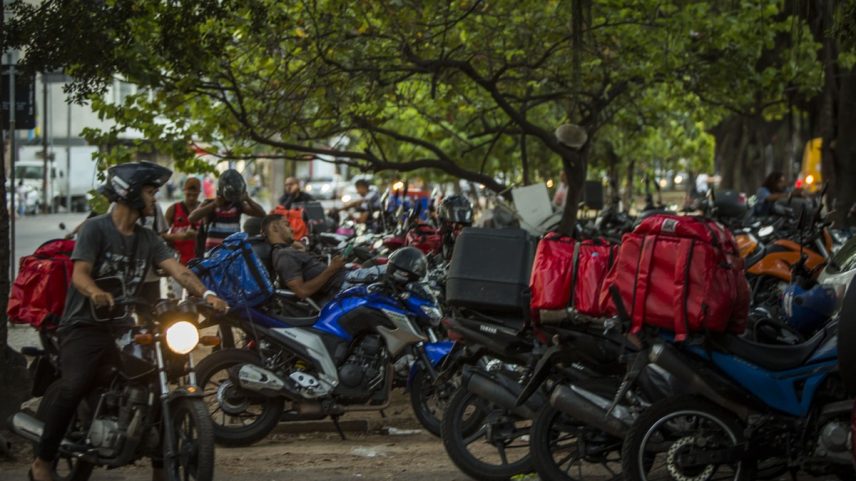 Entregadores: pacote de bondades só em setembro ou outubro (Foto: Guito Moreto/Ag. O Globo)