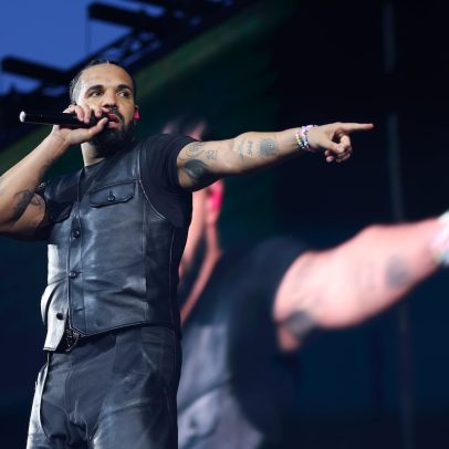 Drake apresenta seu luxuoso jato privado com cinema e mesa de pôquer