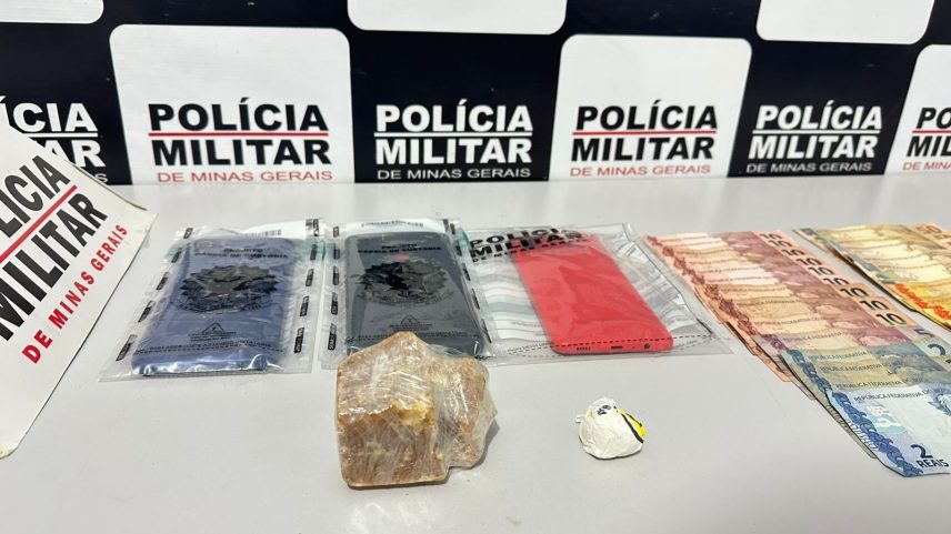 Trio foi preso em flagrante por tráfico de drogas em Minas Gerais (Foto: Divulgação/PMMG)