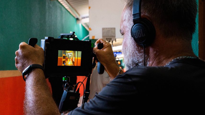 Bastidores das gravações de "Motel Destino", novo filme de Karim Aïnouz (Foto: Divulgação)