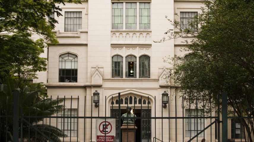Fachada do prédio da Faculdade de Medicina da USP, em São Paulo (Foto: Eduardo Anizelli - 21.set.2011/Folhapress)
