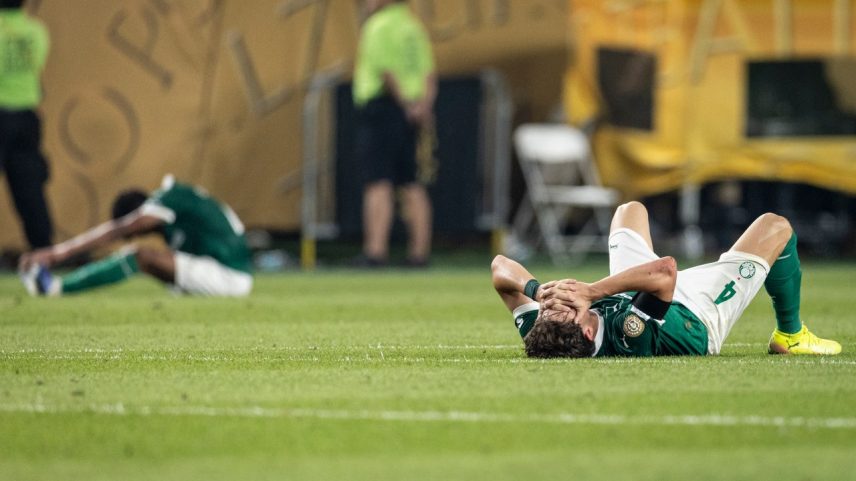 LIDERANÇA NEGATIVA - Com derrota para Chelsea nas quartas de final da Copa do Mundo de Clubes, Palmeiras se tornou brasileiro com mais derrotas em Mundial (Foto: Ricardo Nogueira/Sports Press Photo/Getty Images)