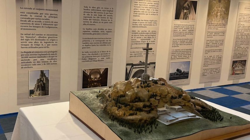Imagem da exposição organizada por Vox na Eurocâmara dedicada ao Valle de Cuelgamuros. (Foto: Europa Press)
