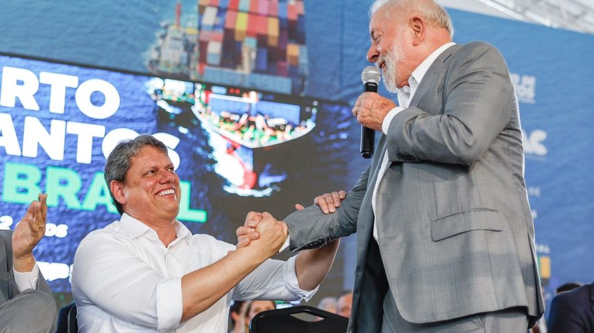 Governador de São Paulo, Tarcísio de Freitas (Republicanos), participou de evento com Lula para anunciar túnel Santos-Guarujá (Foto: Ricardo Stuckert/PR)
