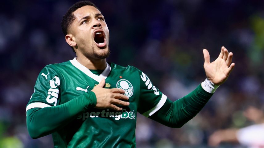 Vitor Roque se tornou a contratação mais importante da história do Palmeiras (Foto: Marcello Zambrana/Agif)