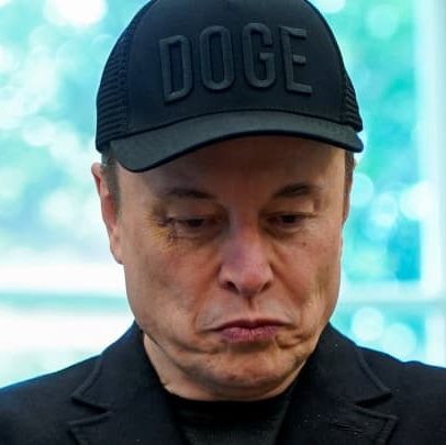 Tesla enfrenta desafios técnicos e financeiros, mas aposta em opções para lucros máximos