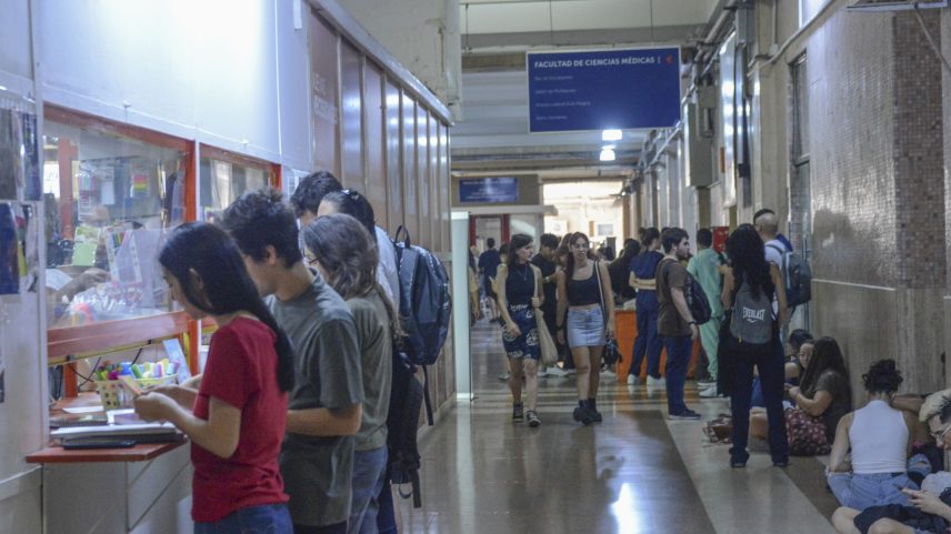 Brasileiros são os que mais vão para o país para estudar. Na foto, a Universidade de Buenos Aires (Foto: Constanza Niscovolos/Folhapress)