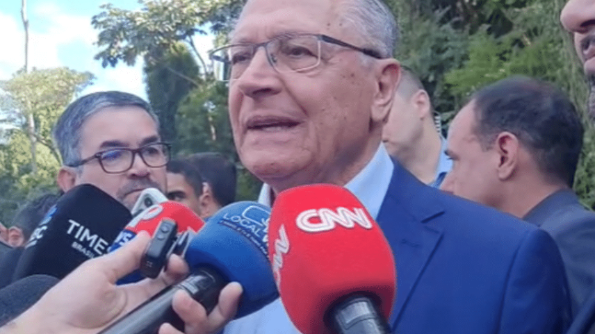 Vice-presidente e ministro do Desenvolvimento, Indústria e Comércio, Geraldo Alckmin, em evento em Francisco Morato, na região metropolitana de São Paulo (Foto: Anna Satie/UOL)