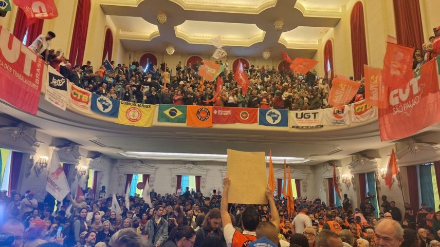 Ato na faculdade de Direito da USP, na manhã desta sexta-feira, em São Paulo (Foto: Sergio Quintella / O GLOBO)
