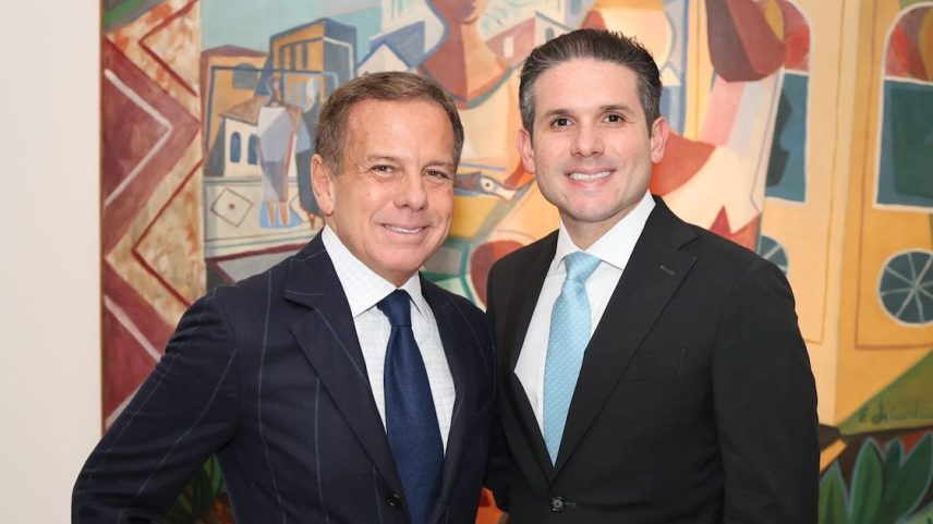 João Doria ao lado de Hugo Motta em jantar com a presença de políticos e empresários em São Paulo (Foto: Evandro Macedo/Divulgação)