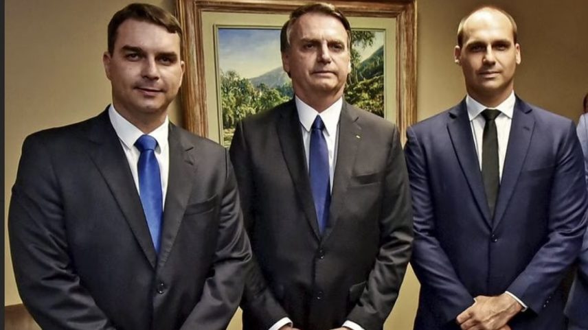 Flávio, Jair e Eduardo Bolsonaro (Foto: Ascom/ TSE)