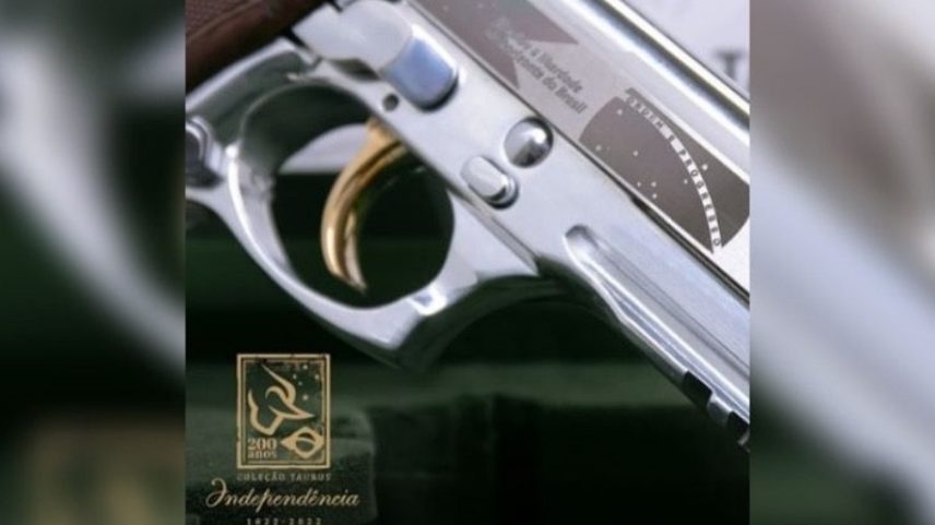 Arma da Taurus comemorativa pelo 7 de Setembro (Foto: Reprodução/Instagram)