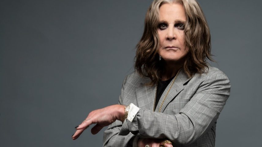 Uma nova petição foi lançada para prestar uma homenagem adequada ao renomear um aeroporto em honra de Ozzy Osbourne, enquanto o mundo lamenta sua perda. (Foto: Reprodução)