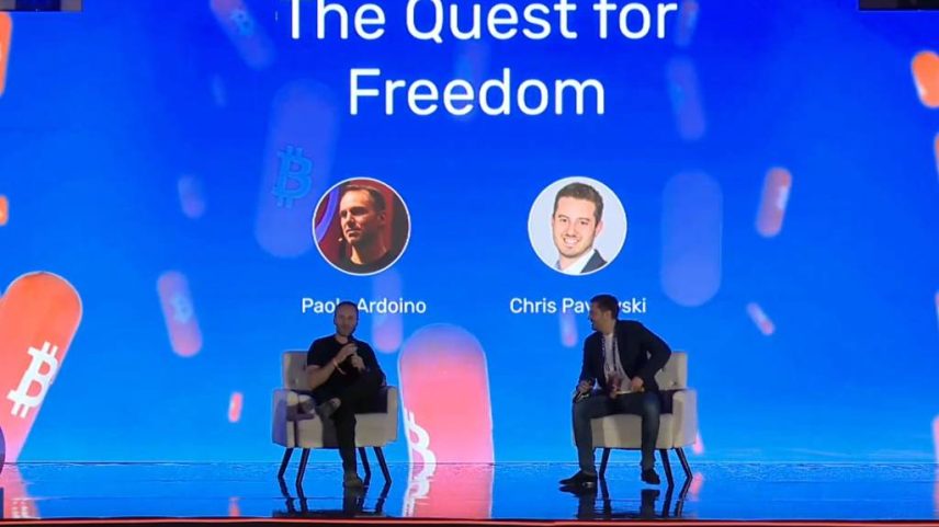 Paolo Ardoino, CEO da empresa de criptomoedas Tether, e Chris Pavlovski, CEO do Rumble, durante evento em San Salvador, a capital de El Salvador, realizado em janeiro (Foto: Reprodução/Rumble)