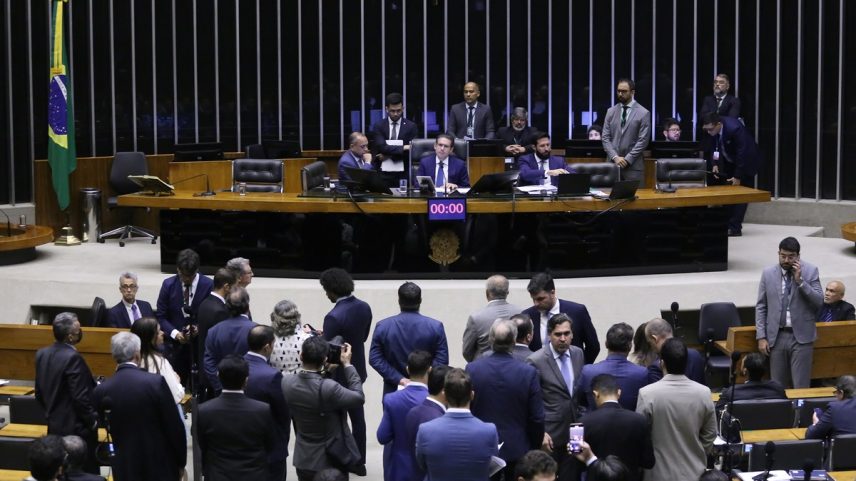 Penário da Câmara vota projeto que muda licenciamento ambiental (Foto: Kayo Magalhães / Câmara dos Deputados)