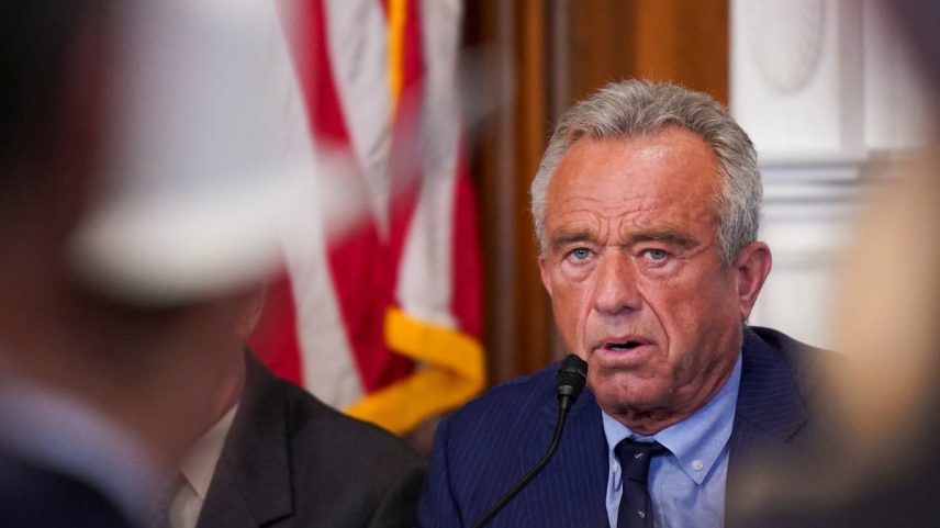 Robert F. Kennedy Jr., Secretário de Saúde e Serviços Humanos dos EUA, em Washington na segunda-feira. (Foto: Ken Cedeno/REUTERS)