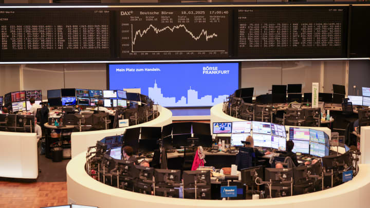 O logotipo do Rio Tinto Group no topo da torre Central Park, que abriga os escritórios da empresa, em Perth, Austrália, na sexta-feira, 17 de janeiro de 2025. (Foto: Bloomberg | Bloomberg | Getty Images)