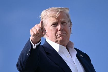 Aliado de Israel, Trump tenta conter o avanço da iniciativa de países que querem reconhecer o Estado Palestino na próxima reunião da ONU. (Foto: Brendan SMIALOWSKI / AFP)
