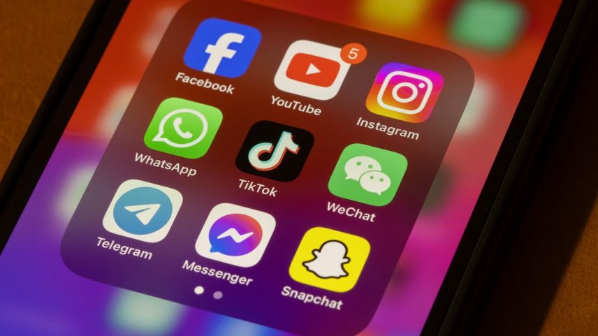Proposta prevê que taxação só incida sobre empresas de elevado faturamento, o que restringiria o escopo às grandes plataformas americanas, como Meta (dona do Instagram e do WhatsApp), X (ex-Twitter) e Alphabet (Google e Youtube) (Foto: Dongyu Xu/Adobe Stock)