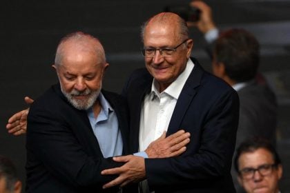 Alckmin desconversou sobre repetir a parceria eleitoral com Lula em 2026. (Foto: Mauro PIMENTEL / AFP)
