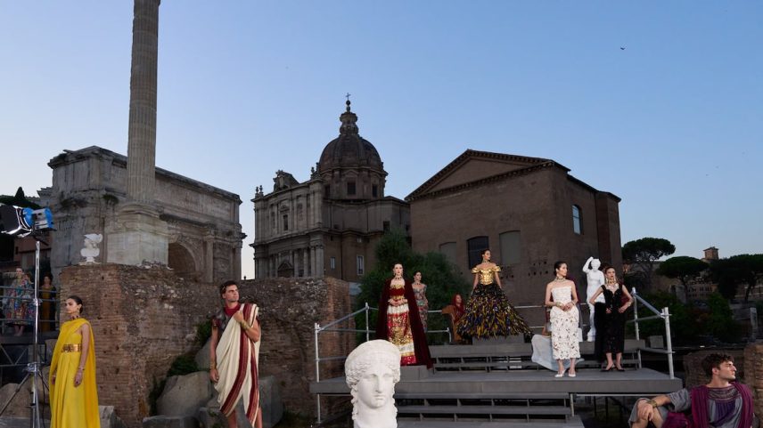 Desfile da nova coleção de Alta Moda de Dolce & Gabbana, celebrado no Foro Romano, em Roma (Itália). (Foto: Salvatore Dragone)