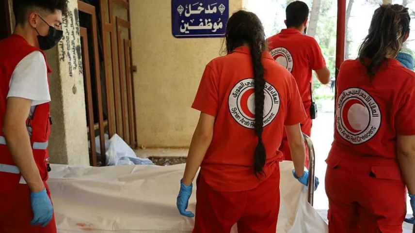 Dozens of bodies recovered from homes and streets in Suweida city were brought to a local hospital on Thursday (Foto: AFP)