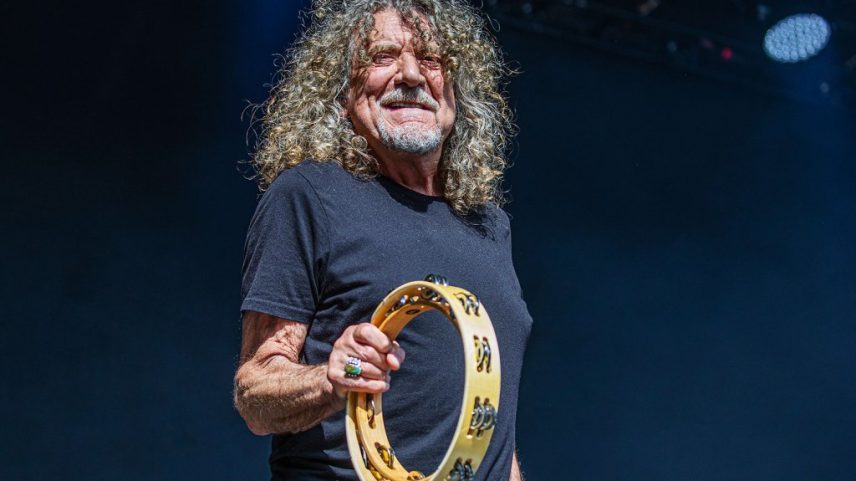 Robert Plant prestou homenagem a Diogo Jota, do Liverpool, que faleceu aos 28 anos em um acidente de carro, chamando-o de "uma luz brilhante e radiante." (Foto: Reprodução)