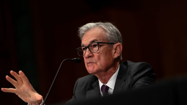 Jerome Powell, presidente do Federal Reserve dos EUA, testemunha perante o Comitê do Senado sobre Bancos, Habitação e Assuntos Urbanos, no Capitólio em 25 de junho de 2025, em Washington, DC, EUA. (Foto: Kent Nishimura | Getty Images News | Getty Images)