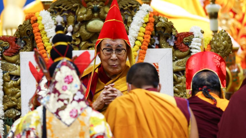 O Dalái Lama, durante uma cerimônia para celebrar seu aniversário, neste sábado na cidade indiana de Dharamshala. (Foto: Anushree Fadnavis/REUTERS)
