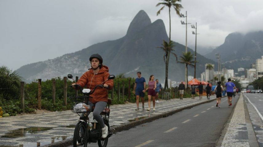 Passagem de frente fria pelo RJ vai fazer temperaturas caírem no estado fluminense nesta semana (Foto: Fabiano Rocha / Agência O Globo / Arquivo)