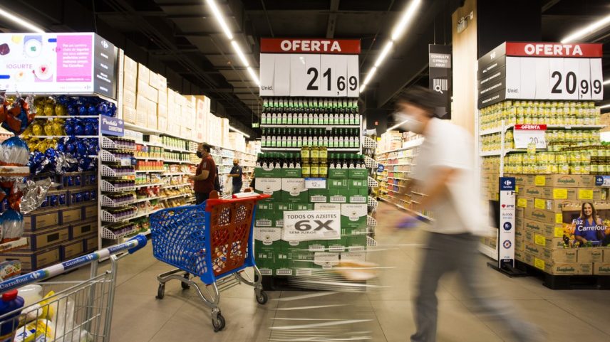 Prateleira de supermercado: propagandas do PL vão focar nos preços (Foto: Maria Isabel Oliveira/Ag. O Globo)
