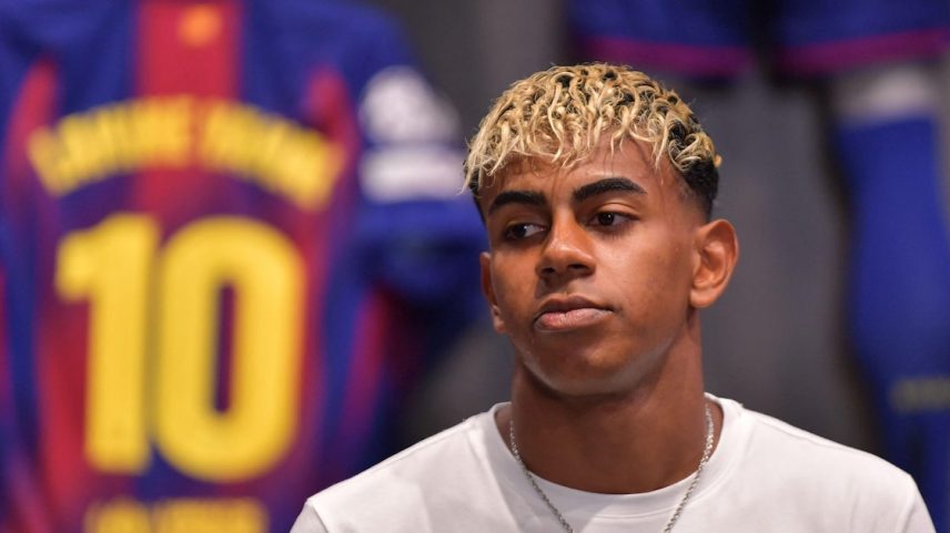 Lamine Yamal concedeu entrevista coletiva nesta quarta-feira após assumir a camisa 10 do Barcelona. (Foto: Manaure Quintero/AFP)