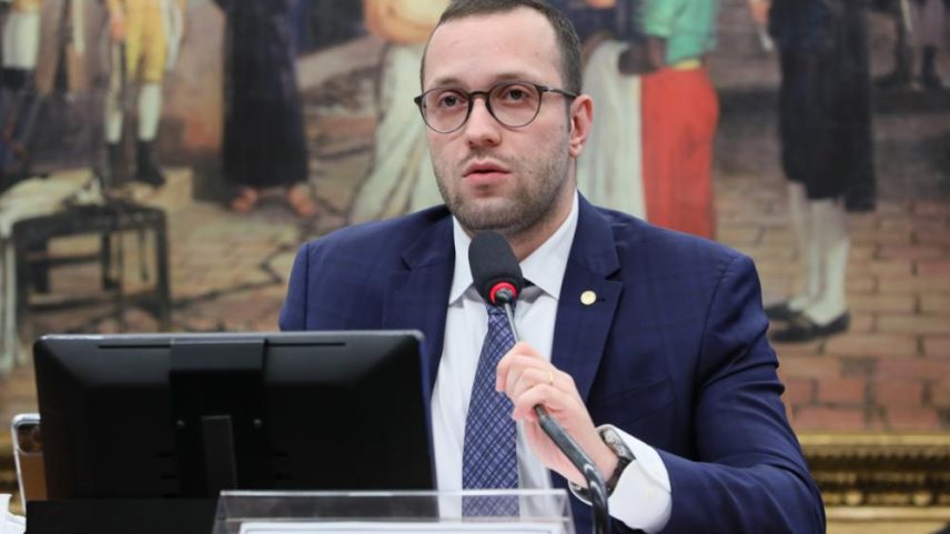 Filipe Barros disse que irá pautar, na próxima semana, um requerimento de convocação de Nascimento para que ele preste explicações no Congresso (Foto: Cleia Viana/Câmara dos Deputados)