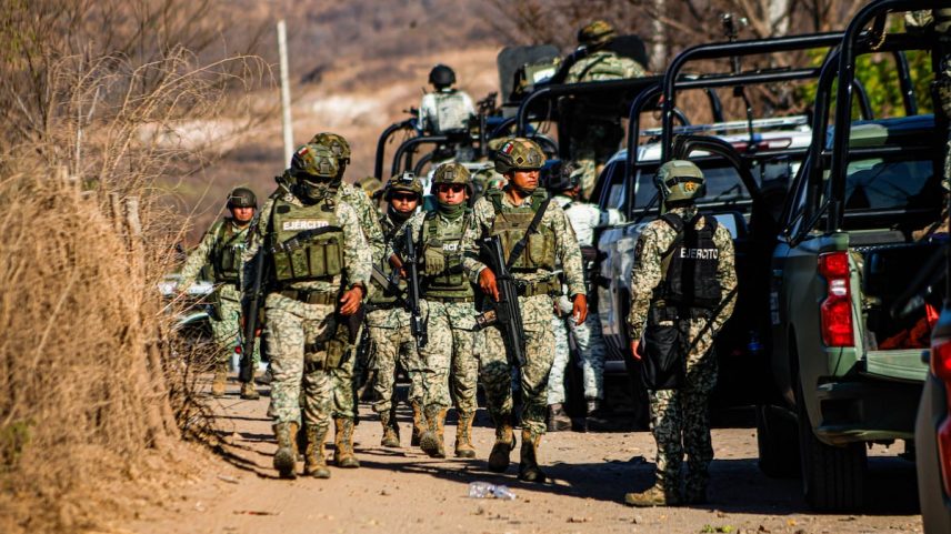 As autoridades guardam o bairro Guadalupe Victoria após um confronto armado entre civis e membros da Guarda Nacional em 5 de junho em Culiacán. (Foto: José Betanzos Zárate / Cuartoscuro)