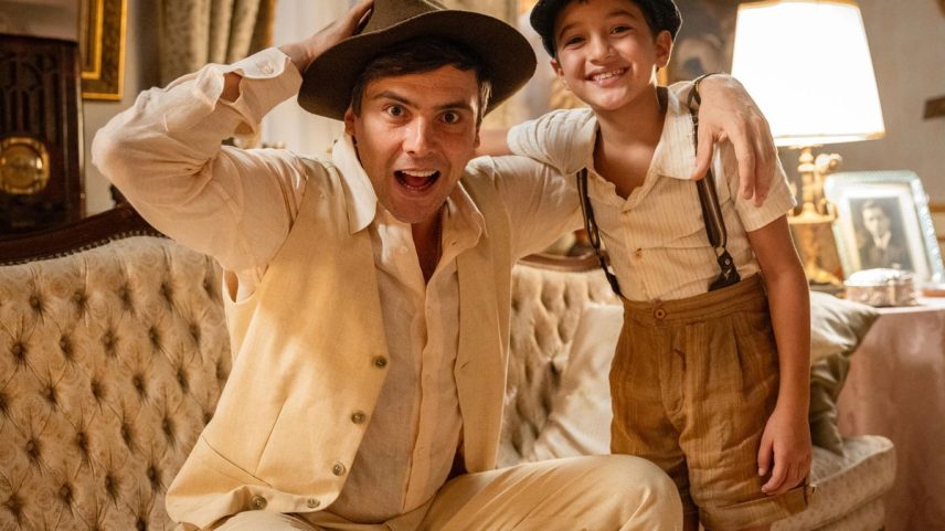 Candinho (Sergio Guizé) e Samir (Davi Malizia) em 'Êta Mundo Melhor' (Foto: Globo/Fábio Rocha)