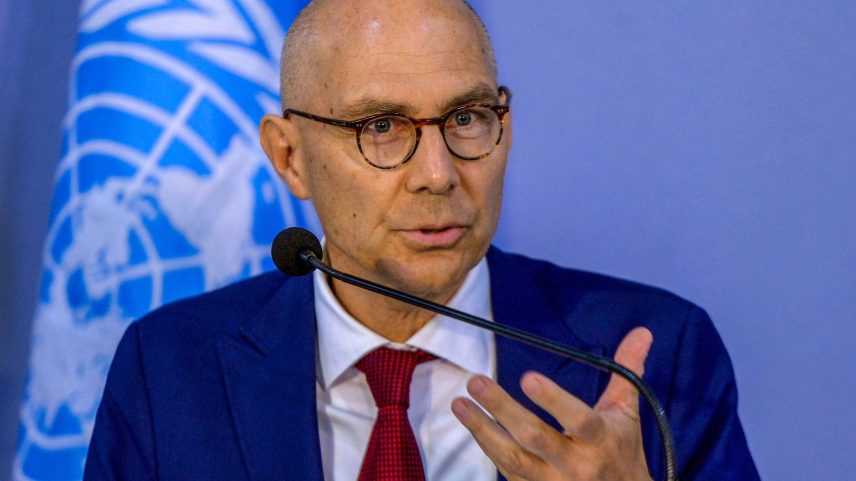 Alto comissário da ONU para os direitos humanos, Volker Türk, fala durante coletiva de imprensa em Colombo (Foto: AFP)