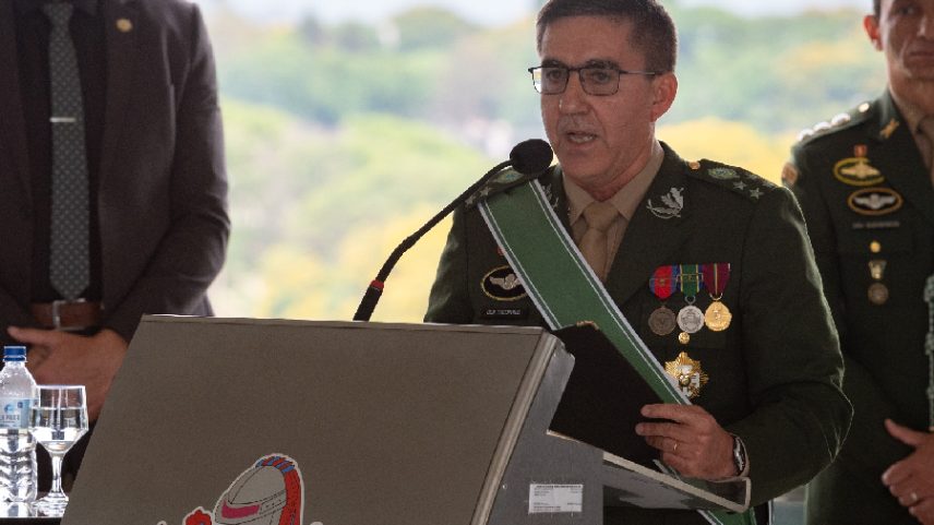 General Estevam Theophilo, during the farewell ceremony from active service and transmission of the position of Commander of Land Operations of the Army, on December 1, 2023 (CComSEx/Reprodução)
