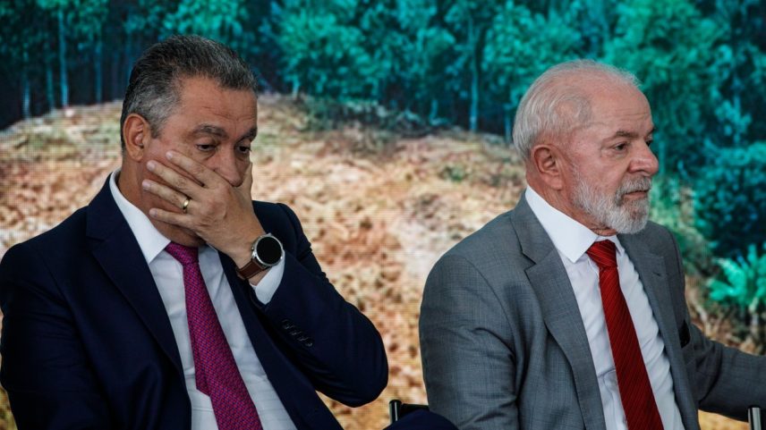 Presidente Lula e Rui Costa na Cerimônia de assinatura do contrato de concessão da BR-381 (Foto: Brenno Carvalho / Agência O Globo)