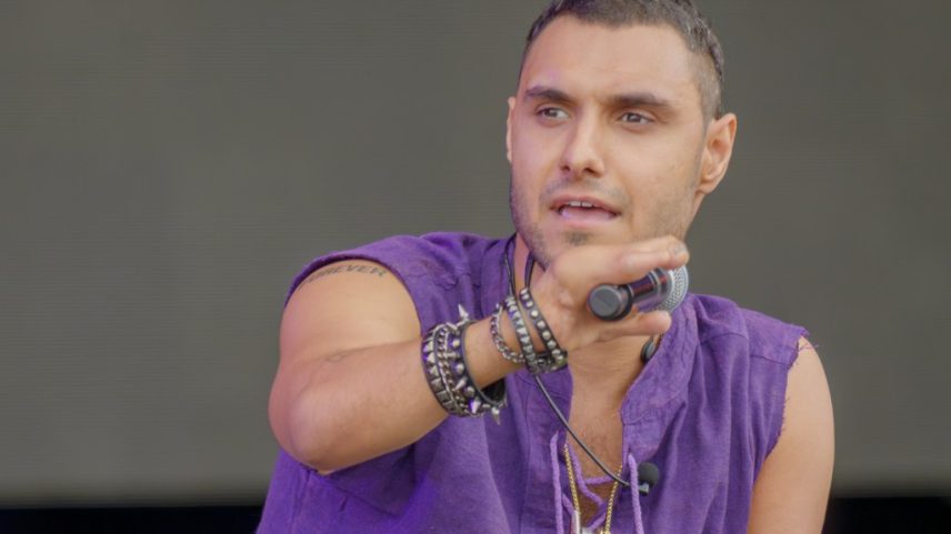 Emmanuel Kelly, a primeira estrela pop com deficiência, fala sobre sua apresentação com o Coldplay no intervalo da final da Copa do Mundo de Clubes da FIFA 2025. (Foto: Reprodução)