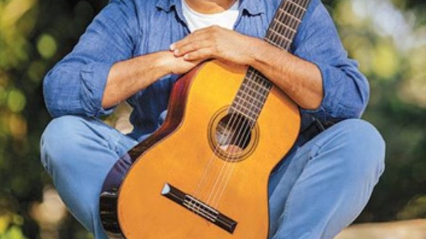 Pedro Miranda, em formato trio, anima o Arraiá do Planetário do Rio (Foto: Beatriz Orle)
