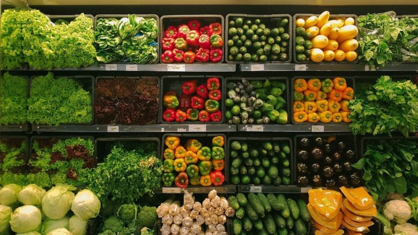 Verduras e frutas devem ser incluídas na alimentação diária — Foto: Unsplash